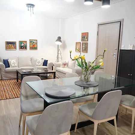 Larissa Downtown Apartment With Parking Exterior photo