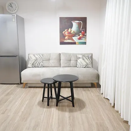Larissa Downtown Apartment With Parking Exterior photo