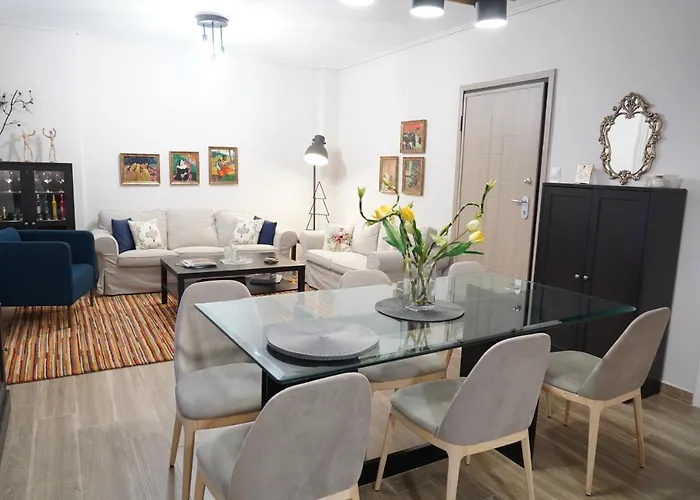 Larissa Downtown Apartment With Parking