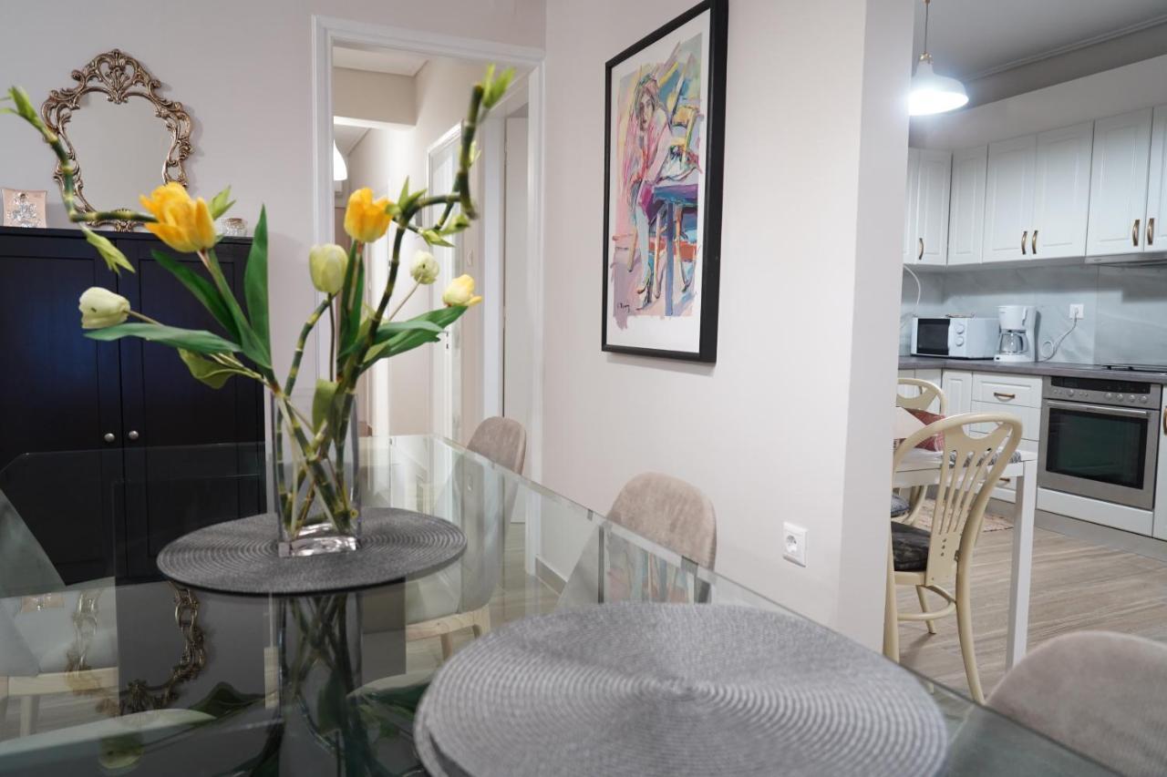 Downtown With Parking Apartment